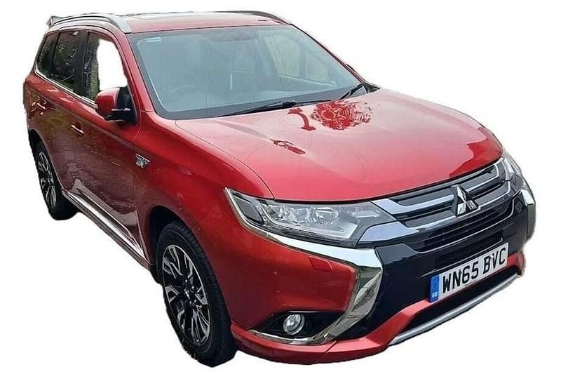 Used Mitsubishi Outlander P-HEV 200 HP (147 kW) 2015 Red Estate