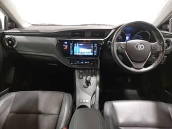 Used Toyota Auris Hybrid 136 HP (100 kW) 2018 White Hatchback