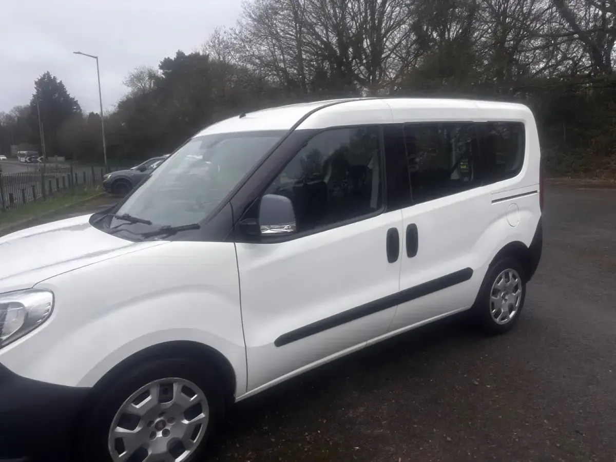 Begagnad Fiat Doblò Active 95 HK (69 kW) 2017 Vit Minibuss