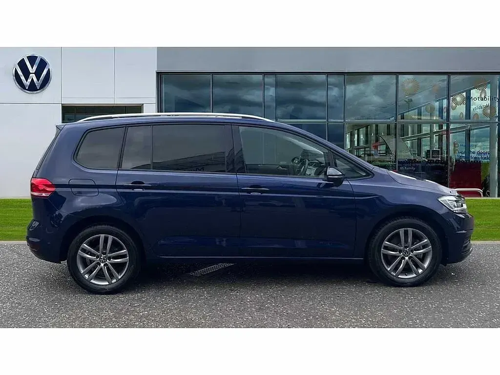 Used VW Touran Match 150 HP (110 kW) 2025 Atlantic blue metallic MPV