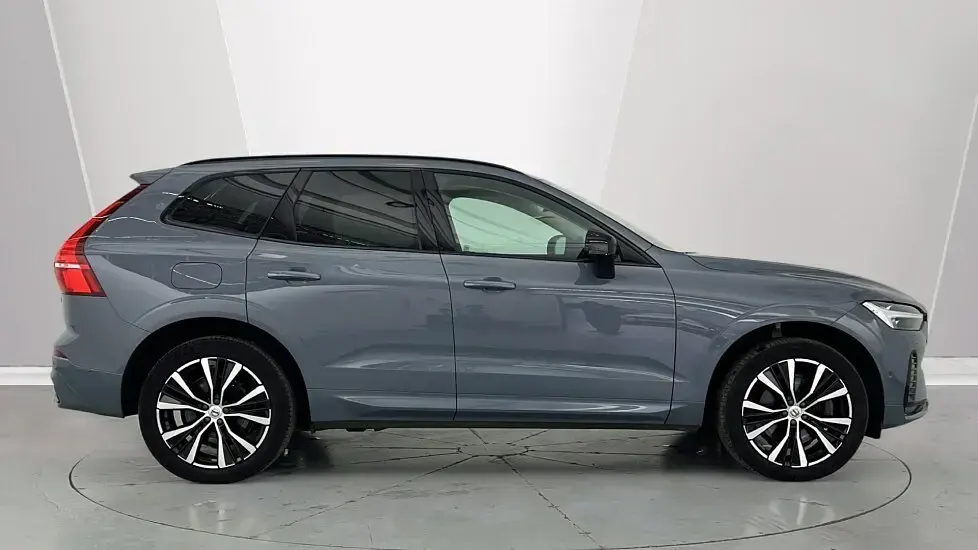 Używany Volvo XC60 Ultimate 247 KM (181 kW) 2023 Szary SUV