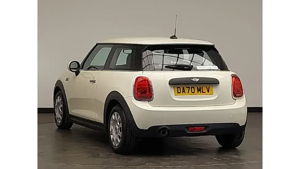 Used Mini ONE Classic 102 HP (75 kW) 2020 White Hatchback