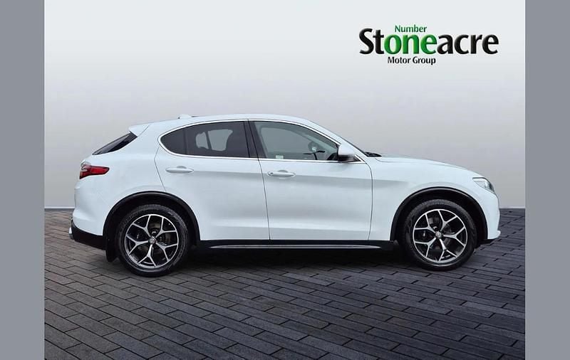 Used Alfa Romeo Stelvio Lusso 196 HP (144 kW) 2021 White SUV