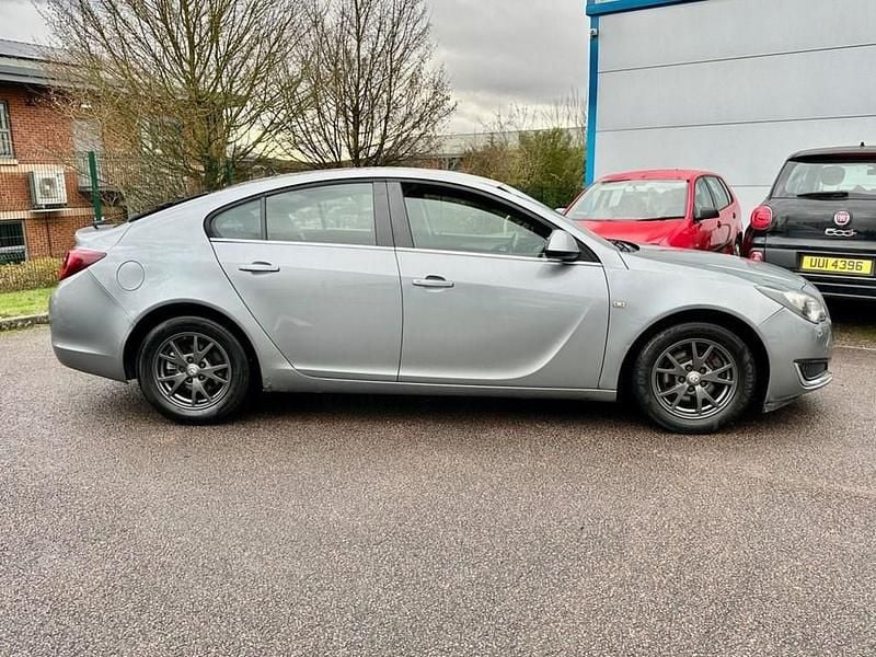 Used Vauxhall Insignia Design Edition 140 HP (102 kW) 2015 Silver Hatchback
