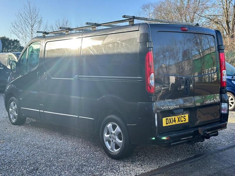 Used Vauxhall Vivaro Sportive 115 HP (84 kW) 2014 Black MPV