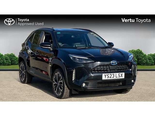 Black Used 2023 Toyota Yaris Hybrid SUV | £23,297 (Expensive) - Image 1/4
