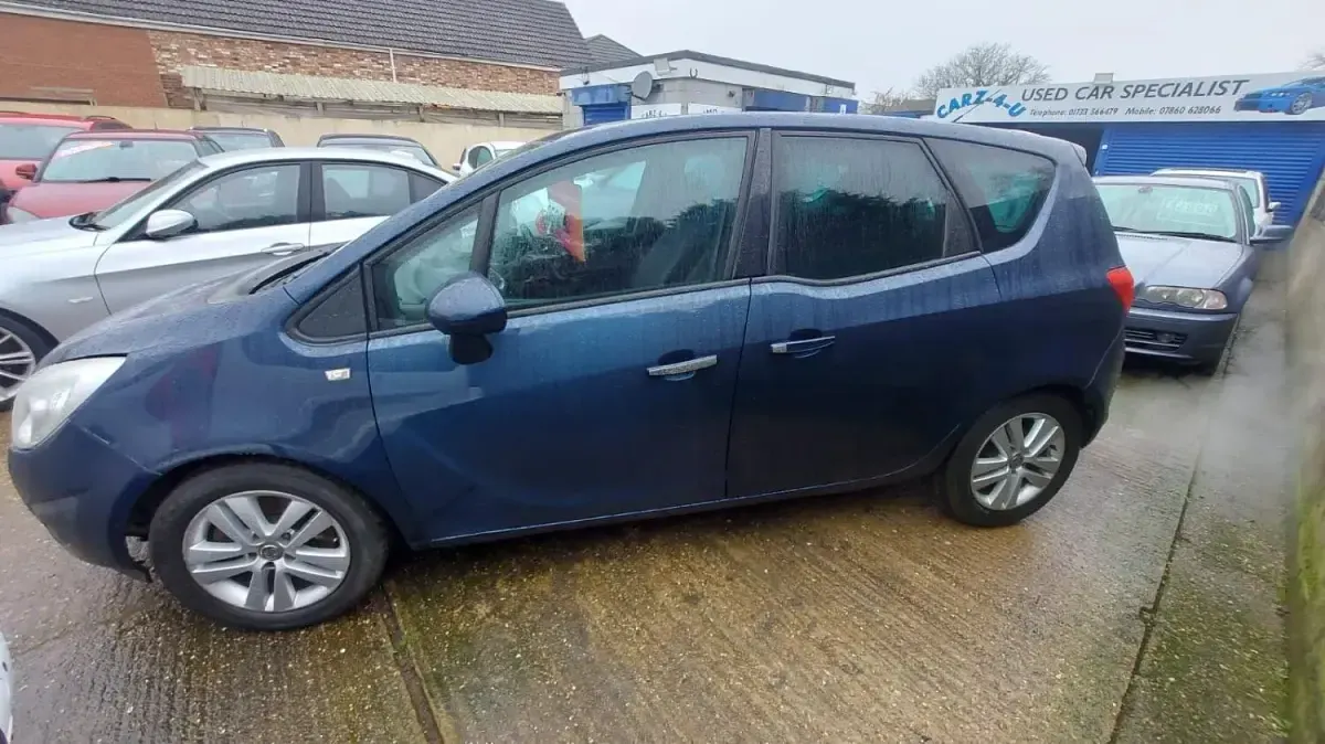 Used Vauxhall Meriva 100 HP (73 kW) 2011 Blue MPV