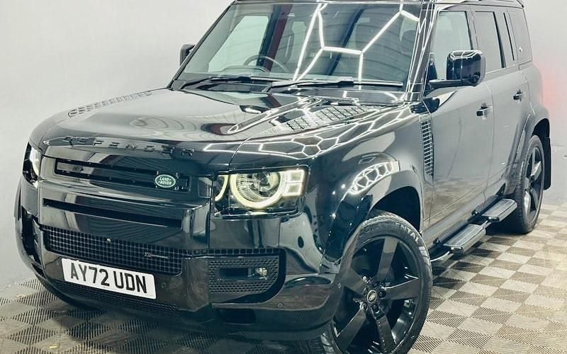 Used Land Rover Defender HSE Dynamic 300 HP (220 kW) 2024 Estate