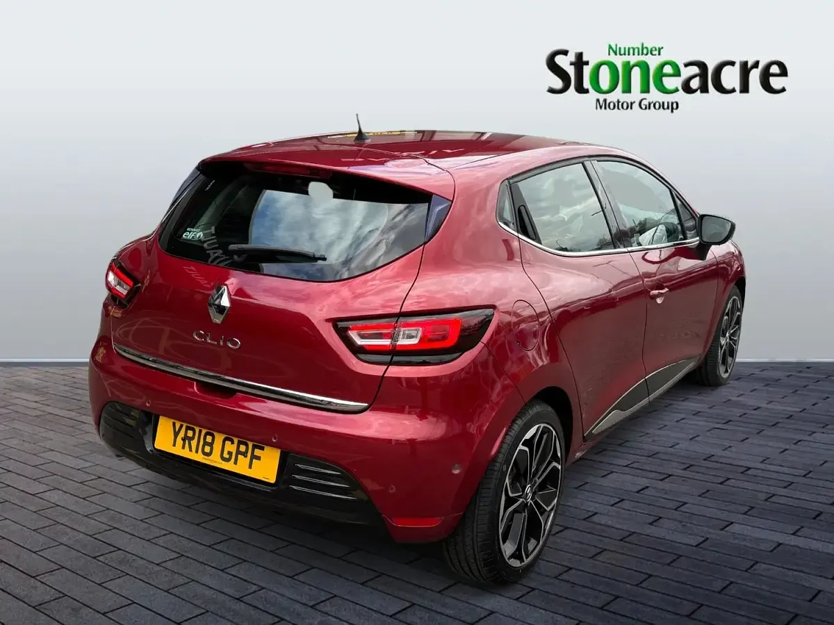 Used Renault Clio Signature 88 HP (64 kW) 2018 Red Hatchback