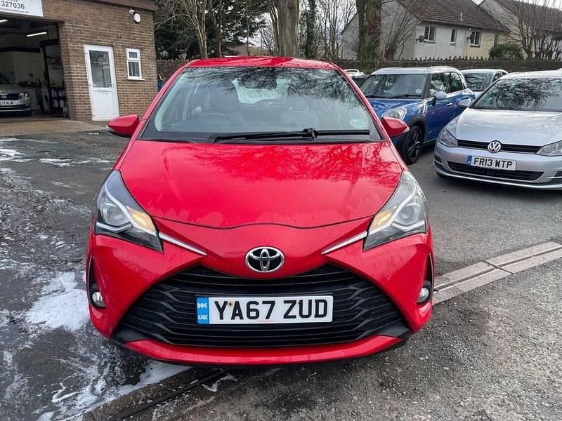 Used Toyota Yaris 111 HP (81 kW) 2018 Red Hatchback