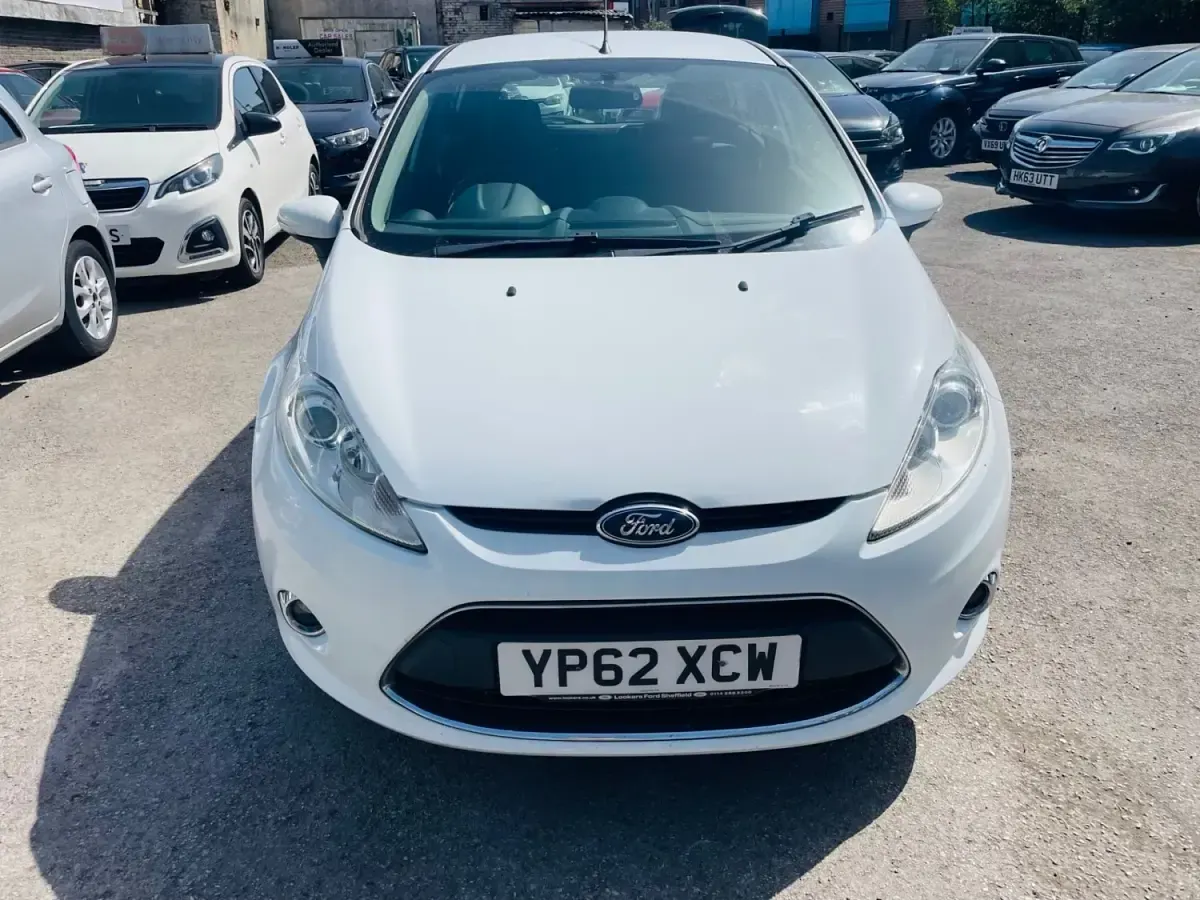 Usado Ford Fiesta Zetec 70 HP (51 kW) 2012 Branco Citadino