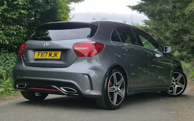 Usado Mercedes A250 Premium 218 HP (160 kW) 2017 Cinzento Citadino