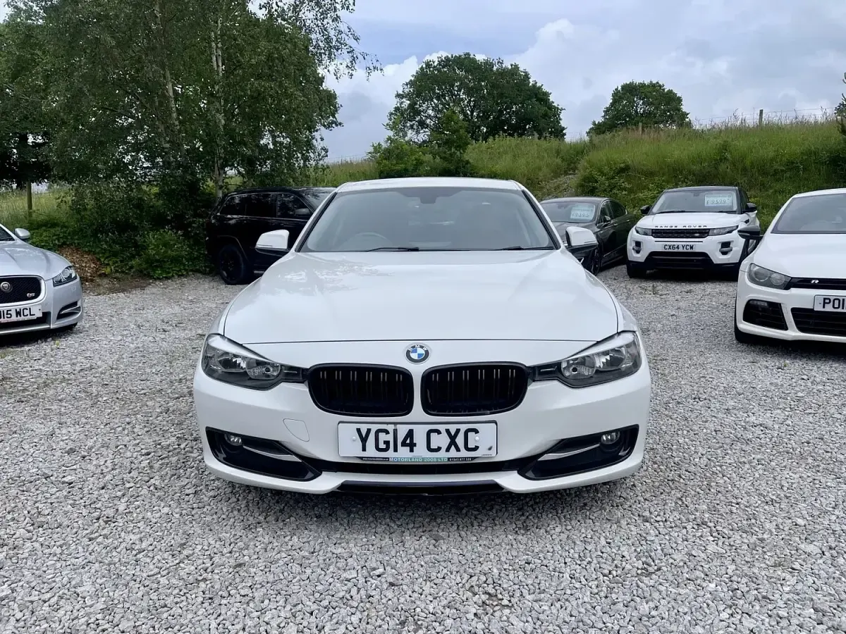 Used BMW 318 Sport Line 2014 White Sedan