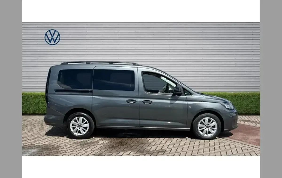 Used VW Caddy Maxi Life 122 HP (89 kW) 2023 Grey MPV