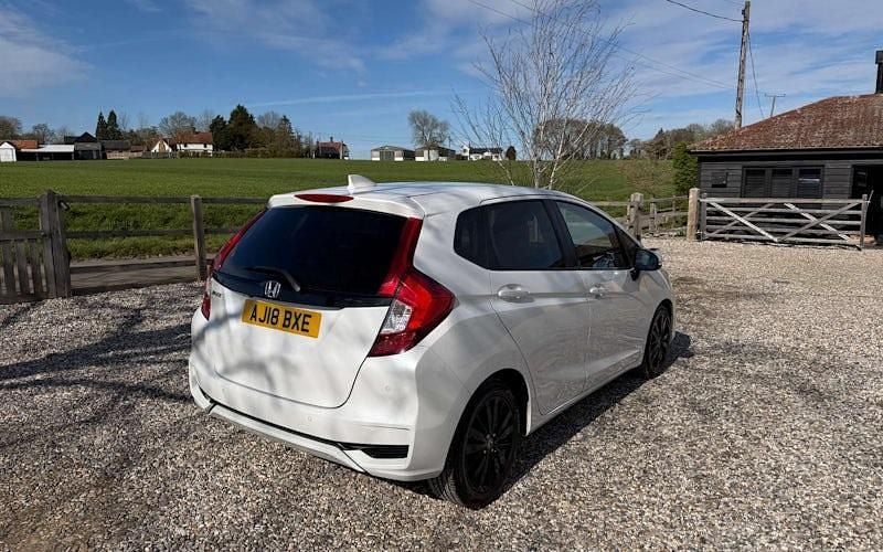 Begagnad Honda Jazz EX 102 HK (75 kW) 2020 Halvkombi