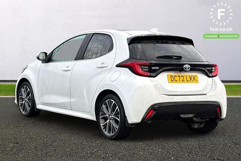 Used Toyota Yaris Hybrid 116 HP (85 kW) 2022 White Hatchback