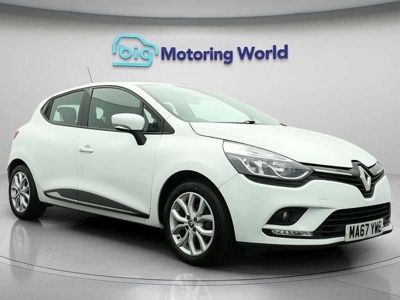 White Used 2017 Renault Clio IV Dynamique Hatchback | £7,700 (Fair price) - Image 1/4