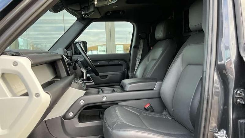 Usado Land Rover Defender HSE Dynamic 300 HP (220 kW) 2022 Cinzento SUV