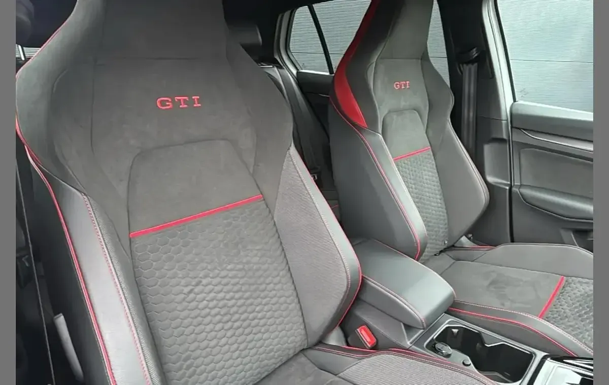 Used VW Golf VIII GTI Clubsport 300 HP (220 kW) 2025 White Hatchback