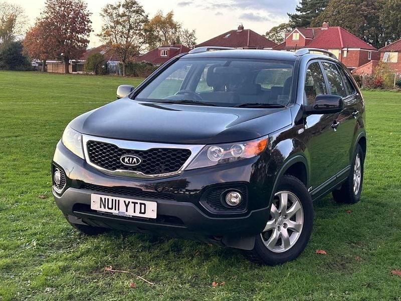 Black Used 2011 Kia Sorento SUV | £4,650 (A bit pricey) - Image 1/4