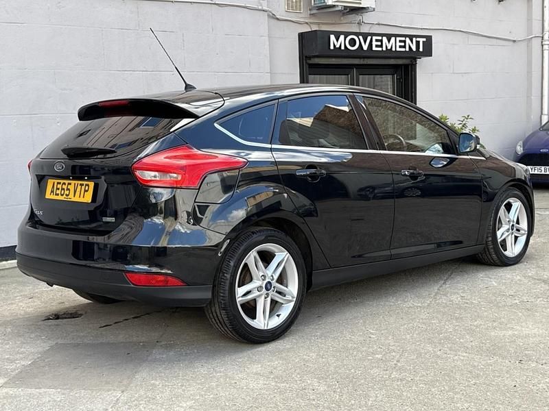 Used Ford Focus Zetec 125 HP (91 kW) 2015 Black Hatchback
