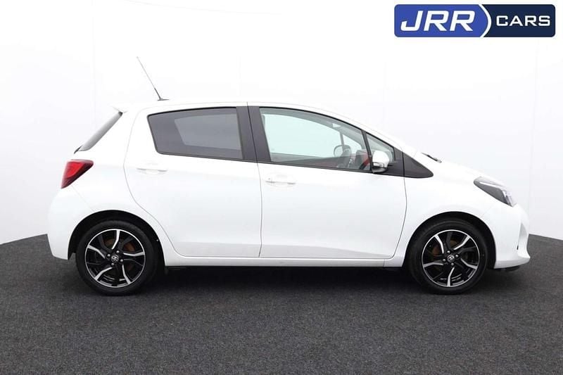 Used Toyota Yaris Sport 99 HP (72 kW) 2015 White Hatchback