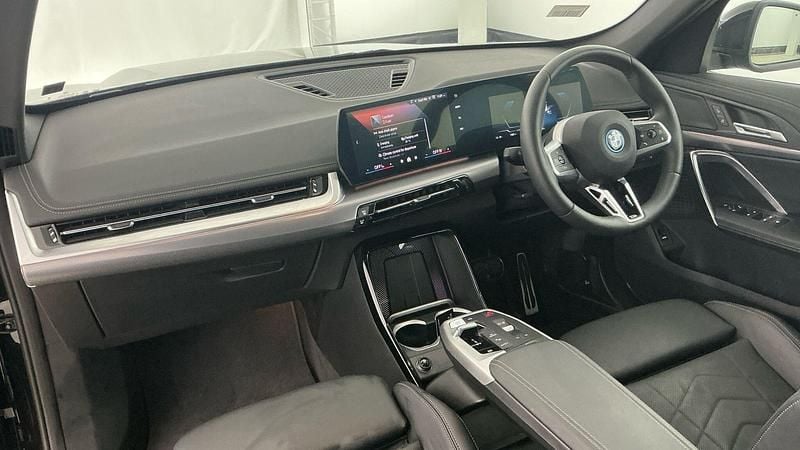 Begagnad BMW iX1 M Sport 147 kW (201 HK) 2025 Svart SUV