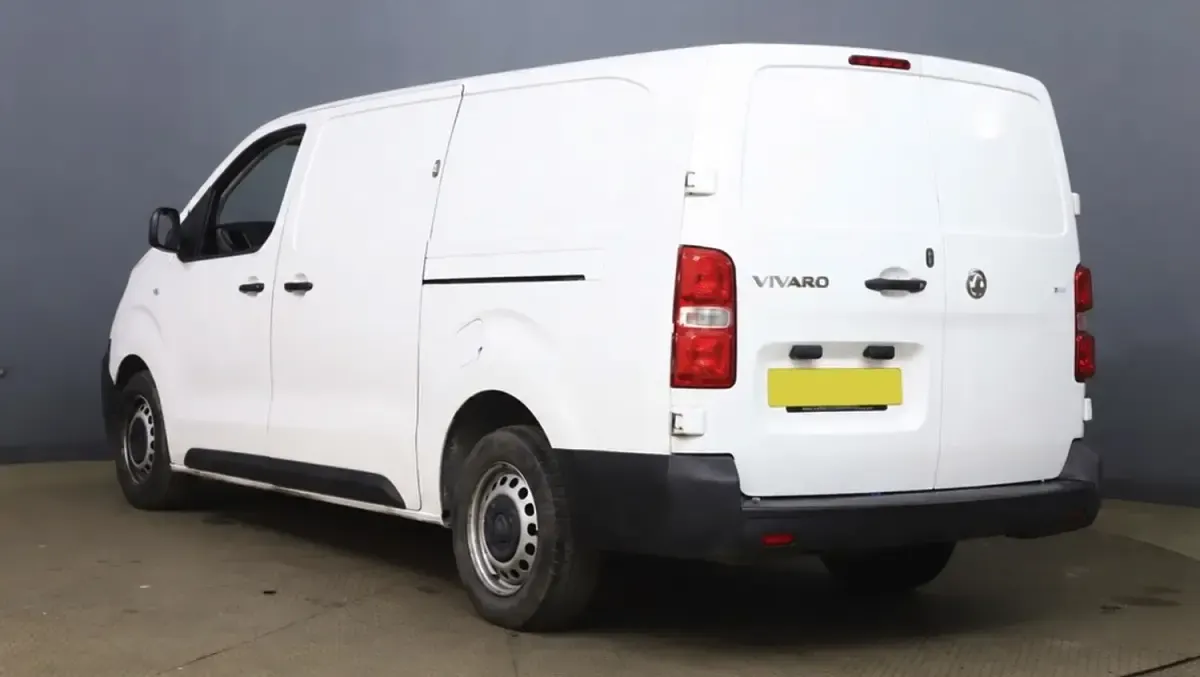 Used Vauxhall Vivaro 100 HP (73 kW) 2022 White MPV