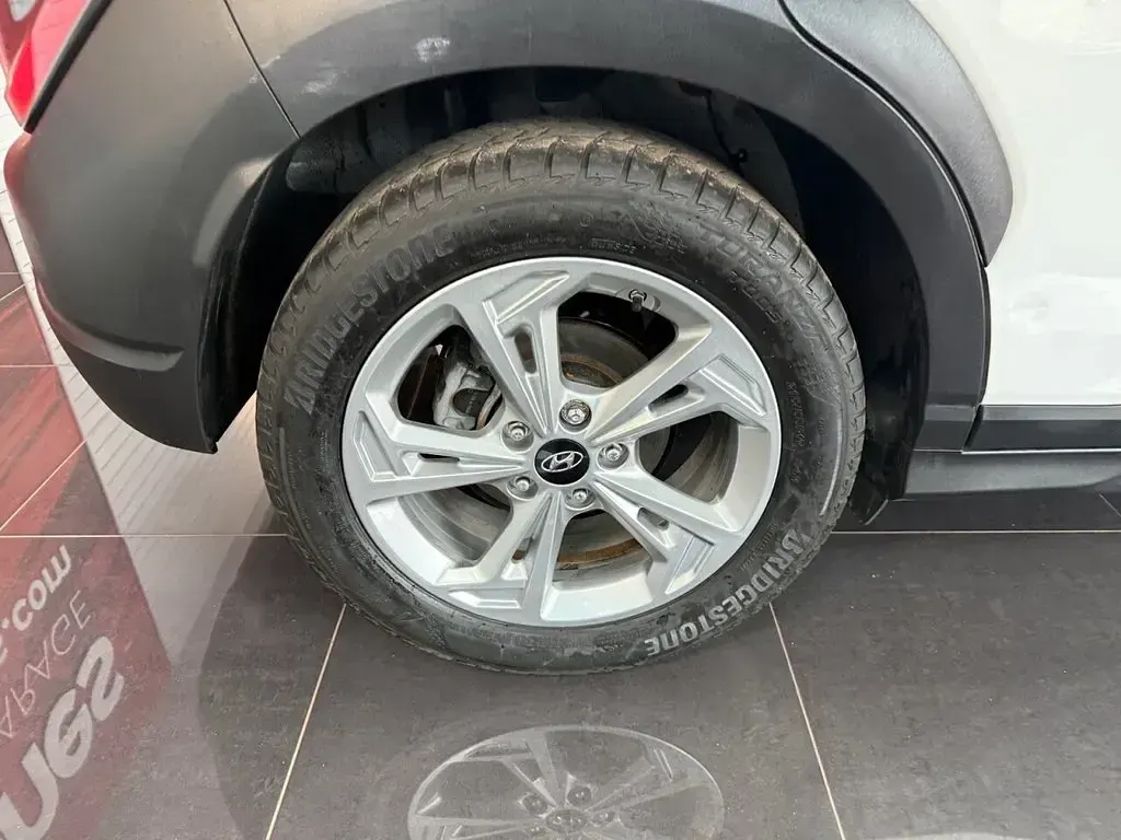 Gebraucht Hyundai Kona SE 120 PS (88 kW) 2022 Weiß SUV