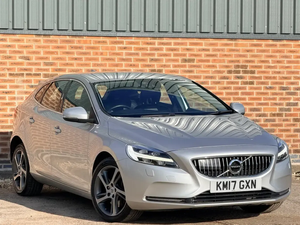 Used Volvo V40 Inscription 150 HP (110 kW) 2017 Silver Hatchback