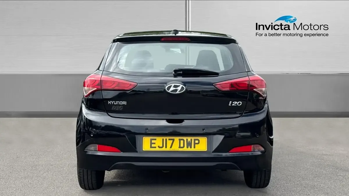 Used Hyundai i20 SE 84 HP (61 kW) 2017 Phantom black metallic Hatchback