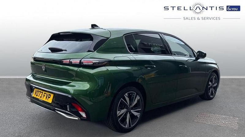 Used Peugeot 308 Allure 129 HP (94 kW) 2023 Green Hatchback