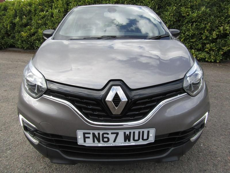 Used Renault Captur Dynamique 90 HP (66 kW) 2017 Grey SUV