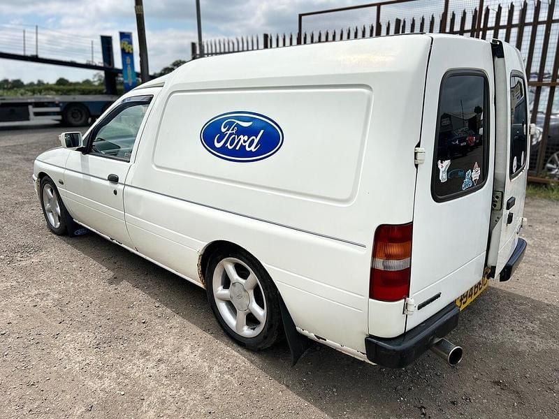 Used Ford Escort 2000 White Van