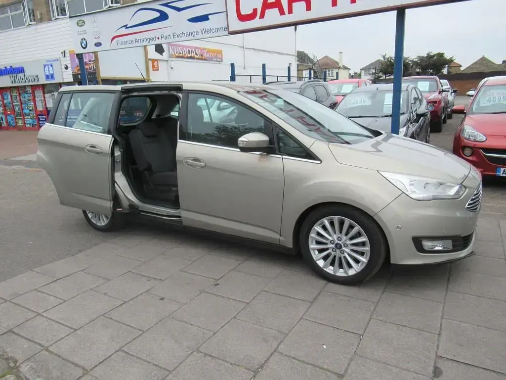 Used Ford Grand C-Max Titanium 125 HP (91 kW) 2017 Silver MPV