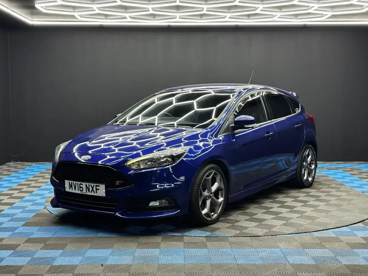 Used Ford Focus ST 250 HP (183 kW) 2016 Blue Hatchback