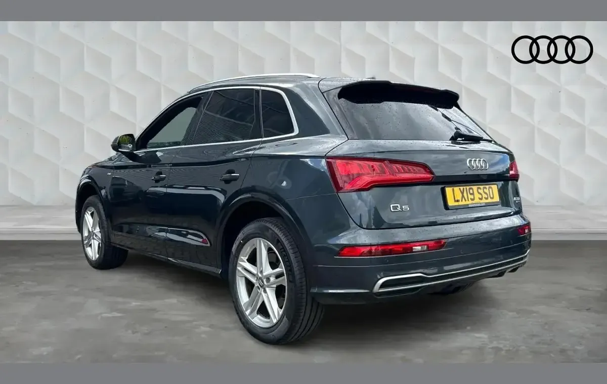 Usado Audi Q5 S-Line 190 HP (139 kW) 2019 Cinzento SUV