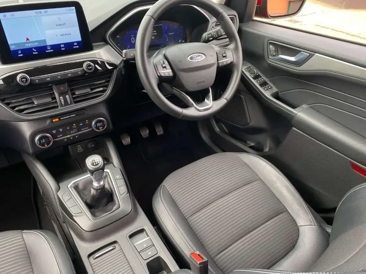 Käytetty Ford Kuga Titanium 150 HP (110 kW) 2023 Punainen Katumaasturi