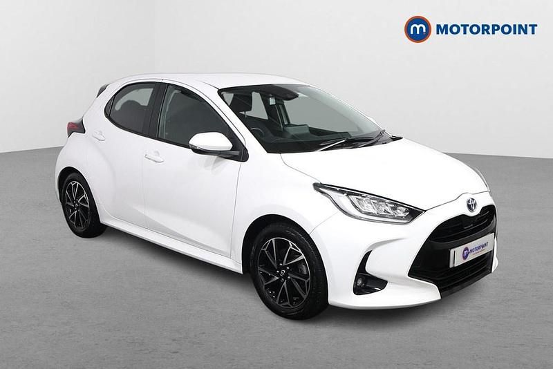 Used Toyota Yaris Hybrid Design 2023 White Hatchback