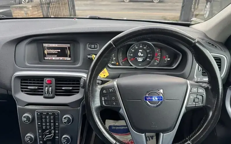 Used Volvo V40 SE 150 HP (110 kW) 2015 Silver Hatchback