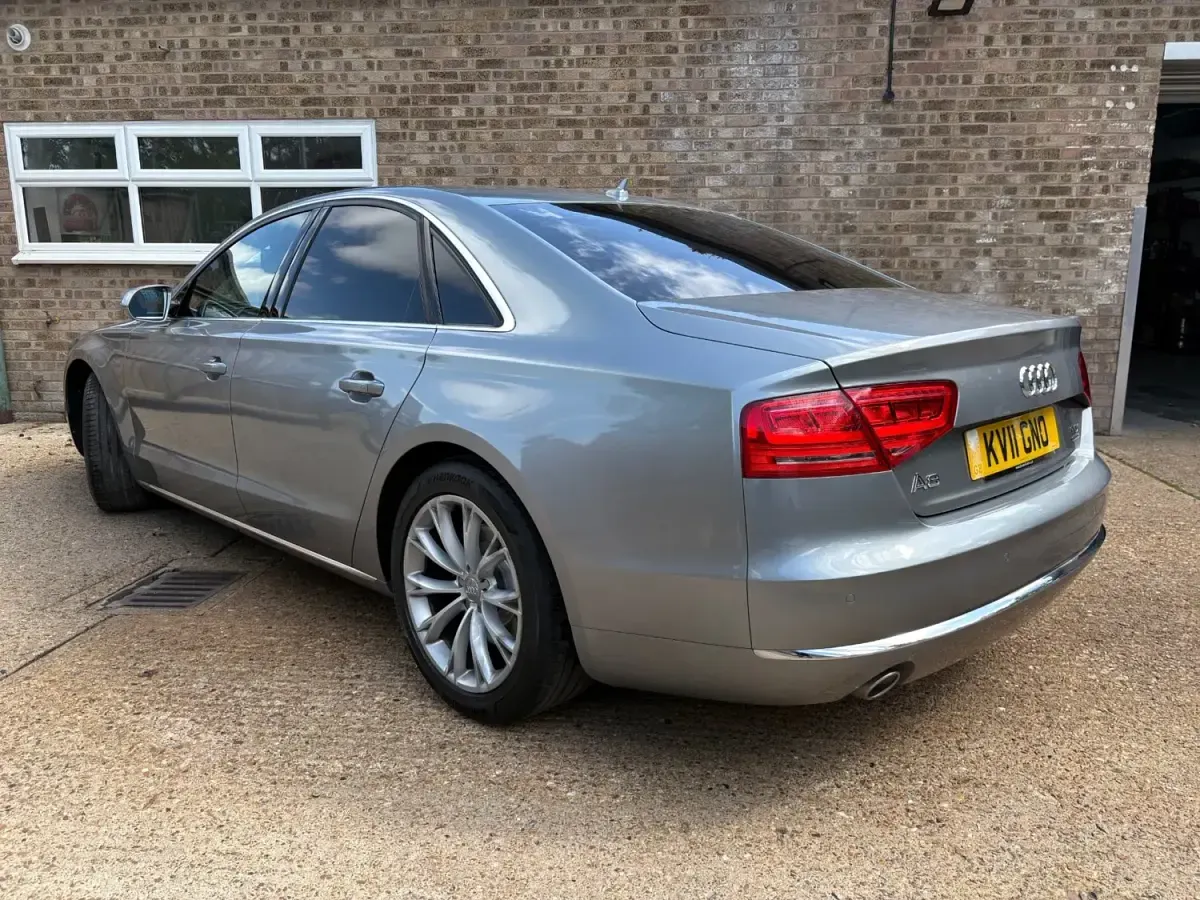 Usado Audi A8 Advanced 2011 Cinzento Sedan