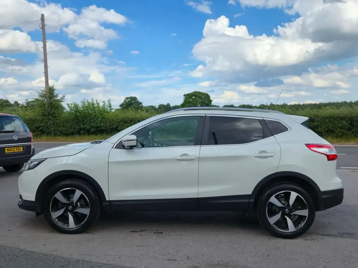 Used Nissan Qashqai N-Vision 2017 White SUV