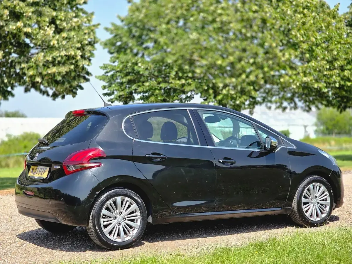 Used Peugeot 208 Allure 2023 Black Hatchback