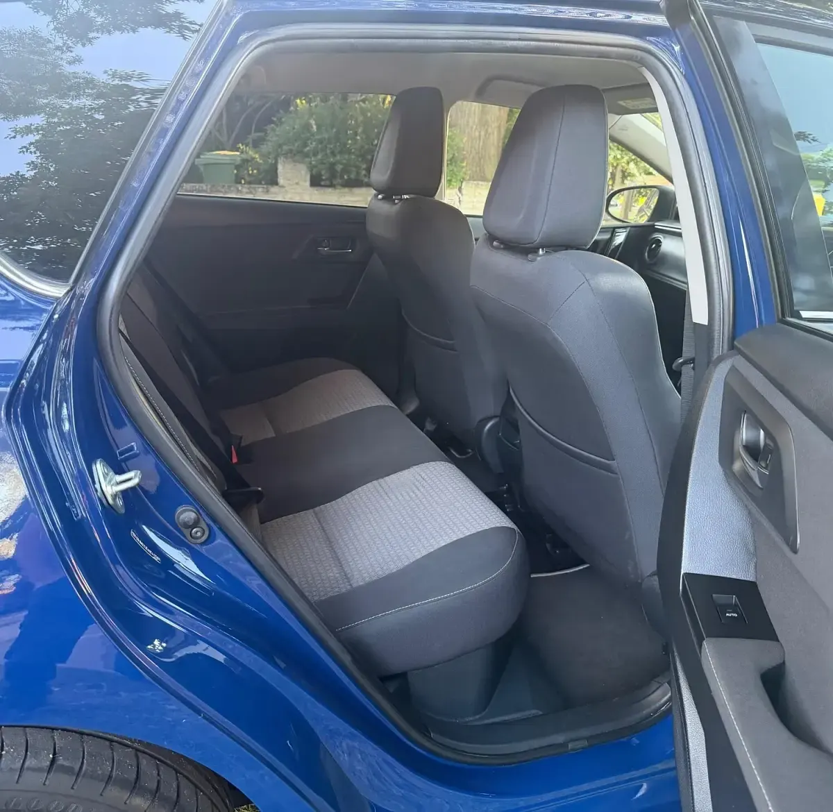 Used Toyota Auris Hybrid Design 2018 Blue Hatchback