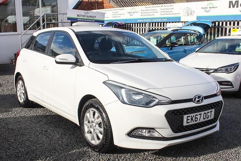 Used Hyundai i20 SE 84 HP (61 kW) 2017 White Hatchback