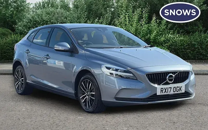 Used Volvo V40 Momentum 122 HP (89 kW) 2017 Hatchback