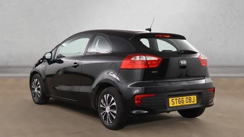 Used Kia Rio 84 HP (61 kW) 2016 Black Hatchback