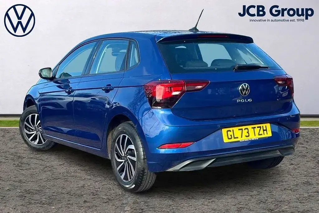 Used VW Polo Life 95 HP (69 kW) 2024 Blue Hatchback