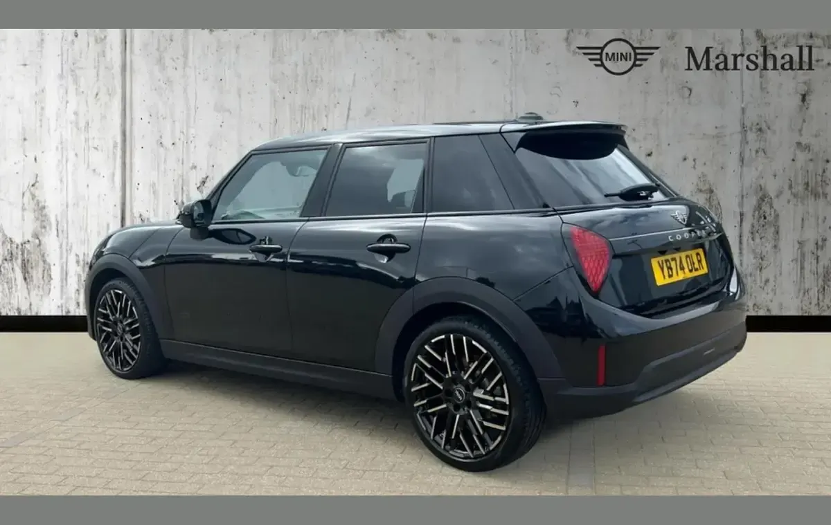 Begagnad Mini Cooper Exclusive 204 HK (150 kW) 2024 Svart Halvkombi
