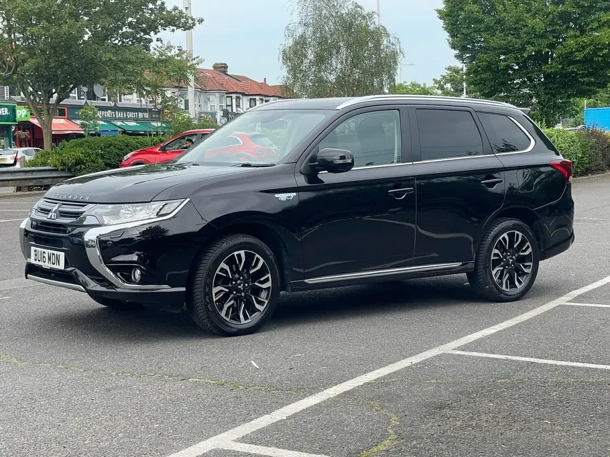 Used Mitsubishi Outlander P-HEV 2016 Black Estate